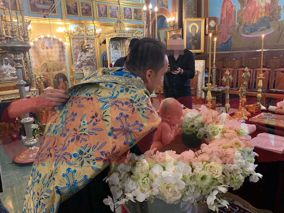 Laurențiu Reghecampf și Corina Caciuc și-au botezat fiul, pe micuțul Liam! SURSA: CANCAN.RO