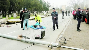 Un trecator a fost strivit de gardul cimitirului