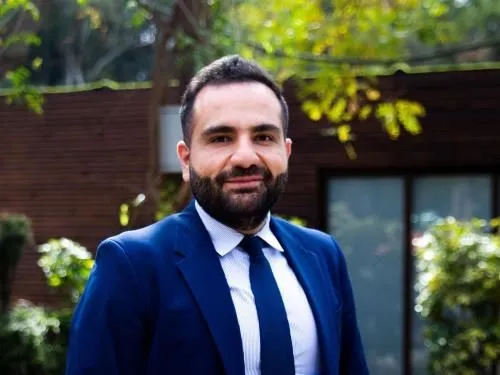 Poza pentru articolul Doliu în familia afaceristului “Bacriz” cu o avere de 100 de mil €. Ahmed Bakri a murit la 65 de ani, răpus de probleme. Fiul său, anchetat după ce a furat haine de 580 de lei