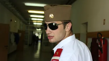 Absolut scandalos! Ramai pe CANCAN.ro pentru a vedea ce fapta incalificabila a facut fiul coafezei impuscate de sotul gelos, in ziua priveghiului mamei sale!