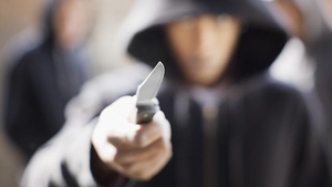 O angajată a Primăriei a fost atacată de un bărbat cu probleme psihice. Femeia a ajuns la spital