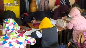 La Liceul Sanitar din Râmnicu Vâlcea, elevii învaţă în frig