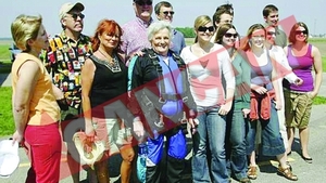 Sare cu parasuta la 80 de ani