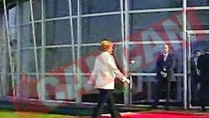 Berlusconi a lasat-o cu ochii-n soare pe Merkel