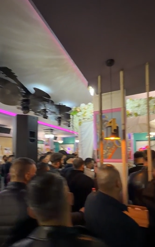 Imagini dureroase de la priveghiul lui Memis Selciuc. Sute de oameni au venit să își ia adio