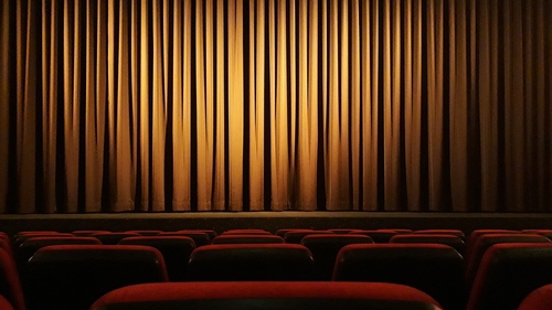 Este doliu în lumea teatrului. Cristi a murit chiar înainte cu câteva ore să împlinească 25 de ani