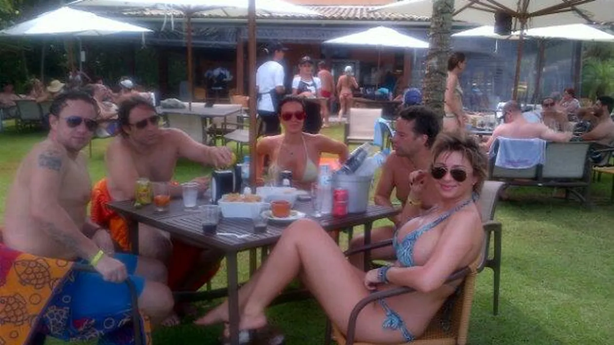 Prodanca si Reghe intra in 2013 in costum de baie, la plaja