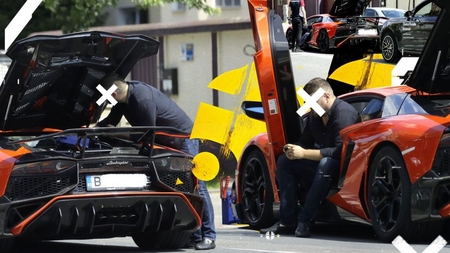 L-a lăsat în drum Lamborghini-ul de 150.000 de euro. Imagini rare cu bolidul care s-a “stricat” din senin