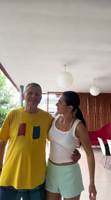 Cum a impresionat tatăl Andreei Esca pe toată lumea cu look-ul său la 86 de ani: „Rupe pe fashion”