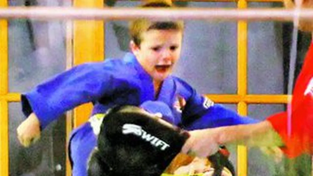 La sase ani, matura tot in calea lui. Cin' se pune cu pustiul lui Beckham?