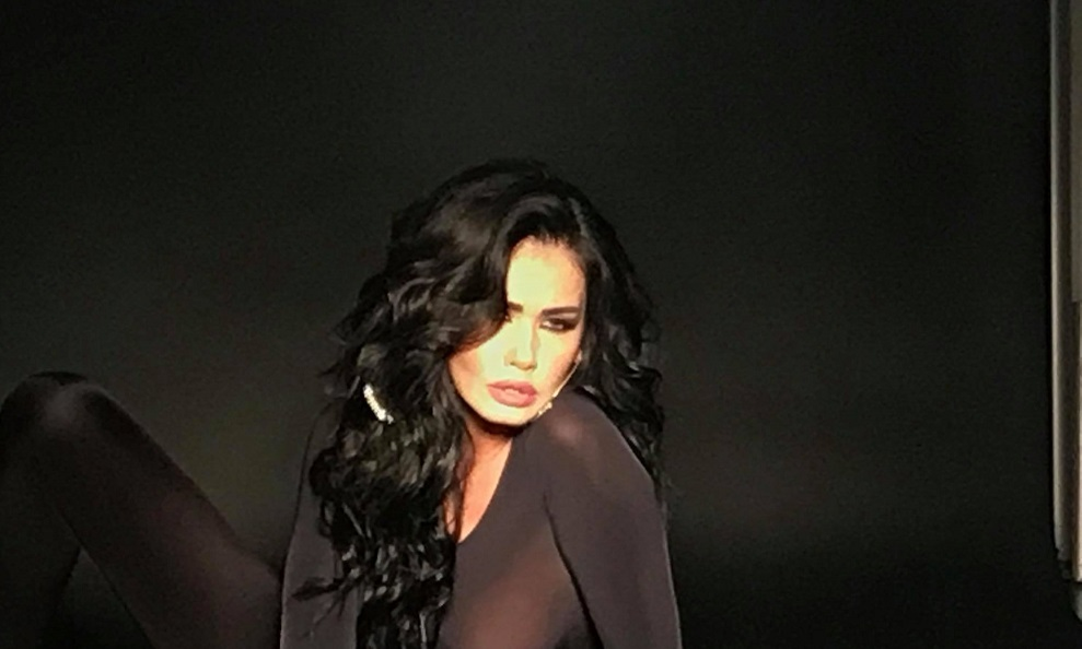 VIDEO / În ipostaza asta nu ai văzut-o niciodată! Oana Zăvoranu alăptează o pisică: „Nu pot să cred!”