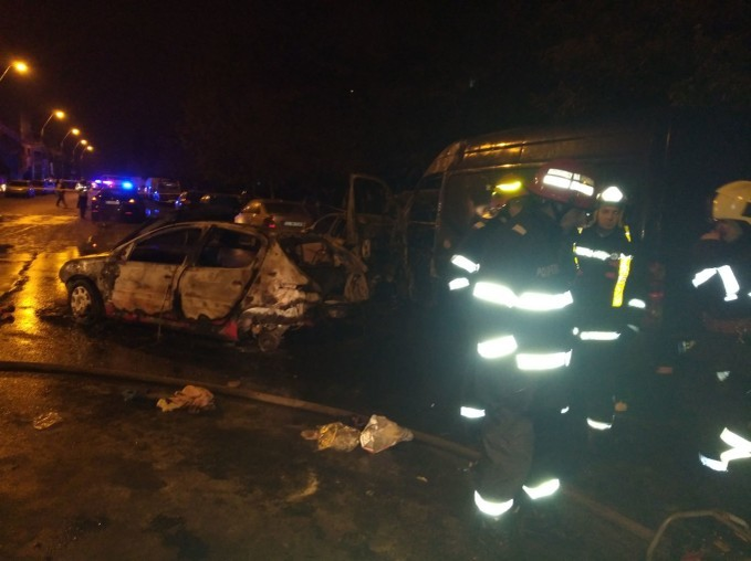 Imagini şocante! Accident grav în Capitală, marţi seară! Un mort, un rănit şi patru maşini arse