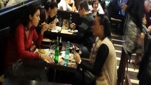 Gravida in 5 luni, Raluca Pastrama este napadita de pofte nebanuite! Cum au filmat-o paparazzii la mall!