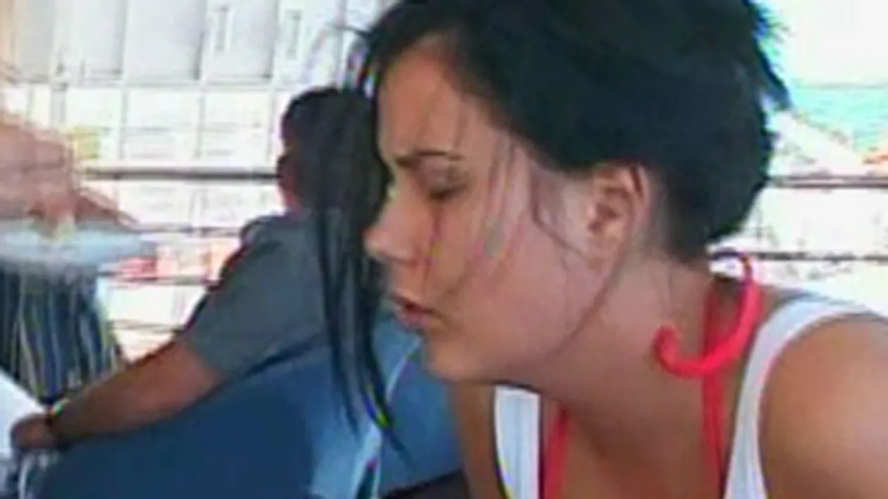 Cruduta, desfigurata de raul de mare! Uite cum se drege cu lamai dupa o seara de pomina!