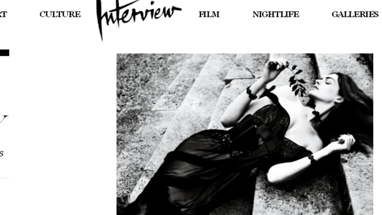 Anne Hathaway socheaza cu aparitiile sumbre din ultima perioada