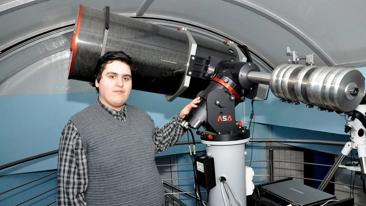Acest adolescent de 16 ani din Galaţi a descoperit o nouă stea! Părinţii i-au amenajat un mic observator astronomic, iar apoi...
