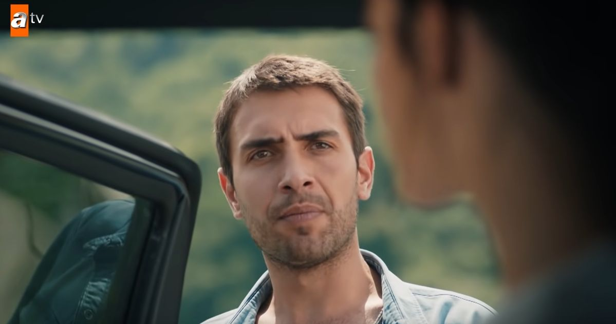 FOTO / Drama prin care a trecut un cunoscut actor turc. Și-a pierdut părinții când avea doar 16 ani