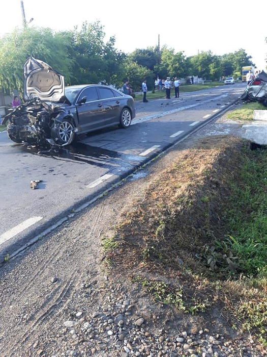 Un polițist din Galați a provocat un accident mortal, iar Dacia în care erau victimele s-a rupt în două. Gestul emoționant făcut de agent înainte de impactul devastator