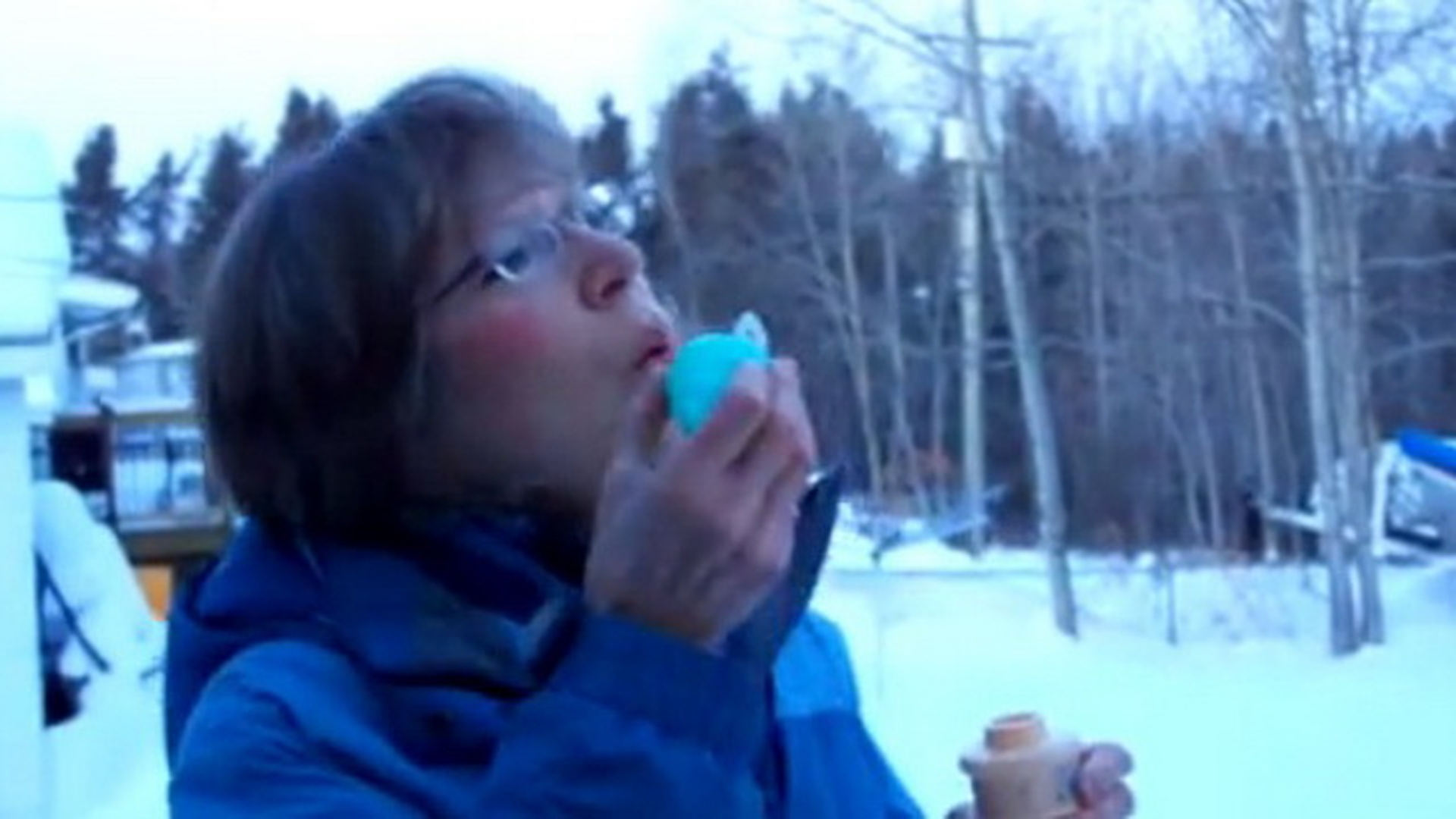 Ce se intampla cand faci baloane de sapun la -45 de grade Celsius! VIDEO