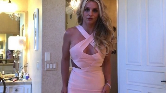 A făcut furori într-un costum minuscul! Ce a lăsat la vedere Britney Spears care în ultimii ani s-a luptat cu kilogramele în plus