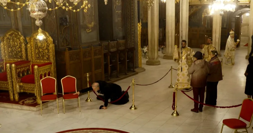 Gigi Becali în timpul slujbei de Înviere de la Patriarhie. Sursa foto: captură video / Trinitas TV