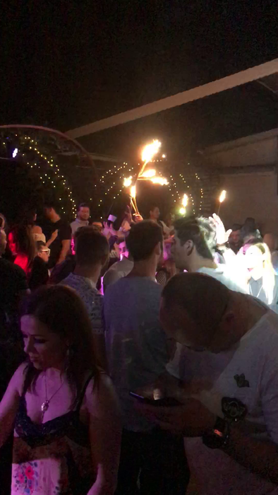 Daniela Crudu a mers în NUBA, acolo unde a sărbătorit cu şampanie
