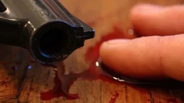 Socant! Si-a ucis colegul de clasa si si-a făcut selfie cu cadavrul acestuia