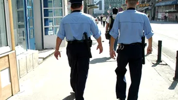 Doi politisti din Galati, arestati sub acuzatia de talharie si violare de domiciliu