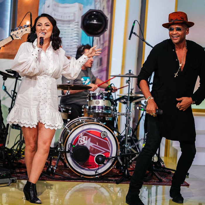 Andra Măruță, într-o rochiță prea scurtă în direct la Pro TV! Când s-a așezat pe canapea, telespectatorii au văzut tot
