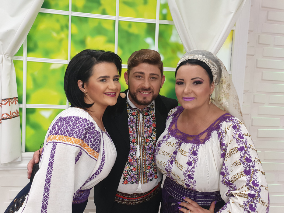 Prezentatoarea Adina Roșca, Silvana Rîciu și moderatorul Nicușor Ioniță. El va deveni luna viitoare soțul cântăreței de muzică populară  © Facebook