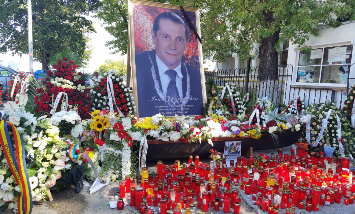 Zeci de coroane de flori, depuse la Clubul Sportiv Dinamo. Ivan Patzaichin va fi înmormântat astăzi, cu onoruri militare