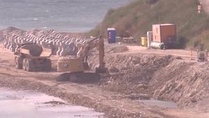 Eforie Sud va deveni a doua Mamaia în doi ani! Au început lucrările de extindere a plajei