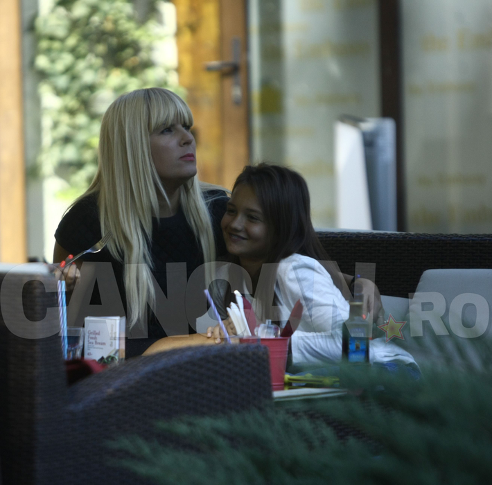 IMAGINI EXCLUSIVE La 42 de ani işi ”antrenează” instinctele de mamă. Elena Udrea işi doreşte un copil şi…”lucrează” pentru asta
