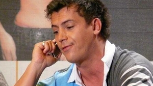 Fotografiile pe care toate romancele asteptau sa le vada! Razvan Fodor, dezbracat in sufragerie
