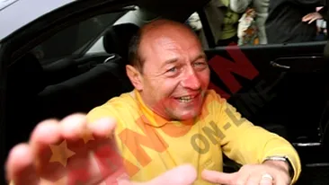 VIDEO Basescu a fost la cumparaturi in hipermarket! Vezi aici ce a luat presedintele!