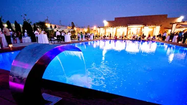 Petrecere de lux cu invitati alesi pe spranceana la botezul fiului sau! Borcea a pregatit un imens tort albastru pentru junior