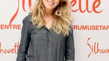 CORINA s-a pozat alături de părinţii ei, iar fanii au reacţionat imediat! Vezi cât de mult seamănă cântăreaţa cu mama ei