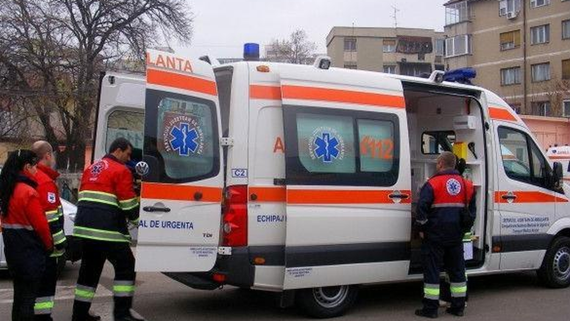 Caz şocant în Botoşani! A băut cu fiul lui, iar acesta a intrat în comă alcoolică! E halucinant ce l-a pus să facă după ce au consumat alcool împreună 