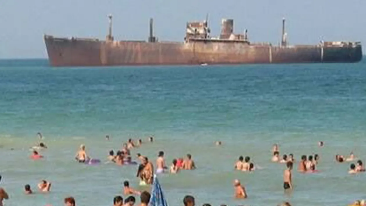 Turistii prezenti in aceste zile pe plaja din Costinesti au avut un soc! Aparitia de la malul marii care i-a bulversat: Ce o fi?