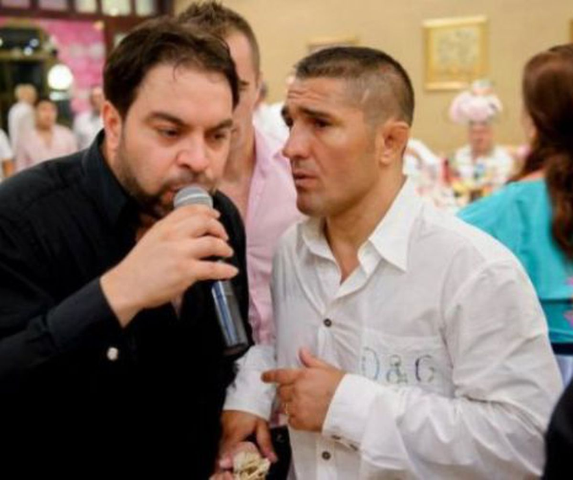 Alături de Florin Salam, la una dintre celebrele petreceri ale Corduneenilor