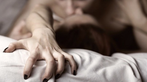 Este PACAT sau nu sa faci SEX in POST? Ce spun preotii, medicii si psihologii despre acest subiect tabu