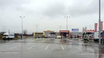 A fost haos în București! Disperați să-și facă provizii, românii au luat cu asalt hypermarket-urile