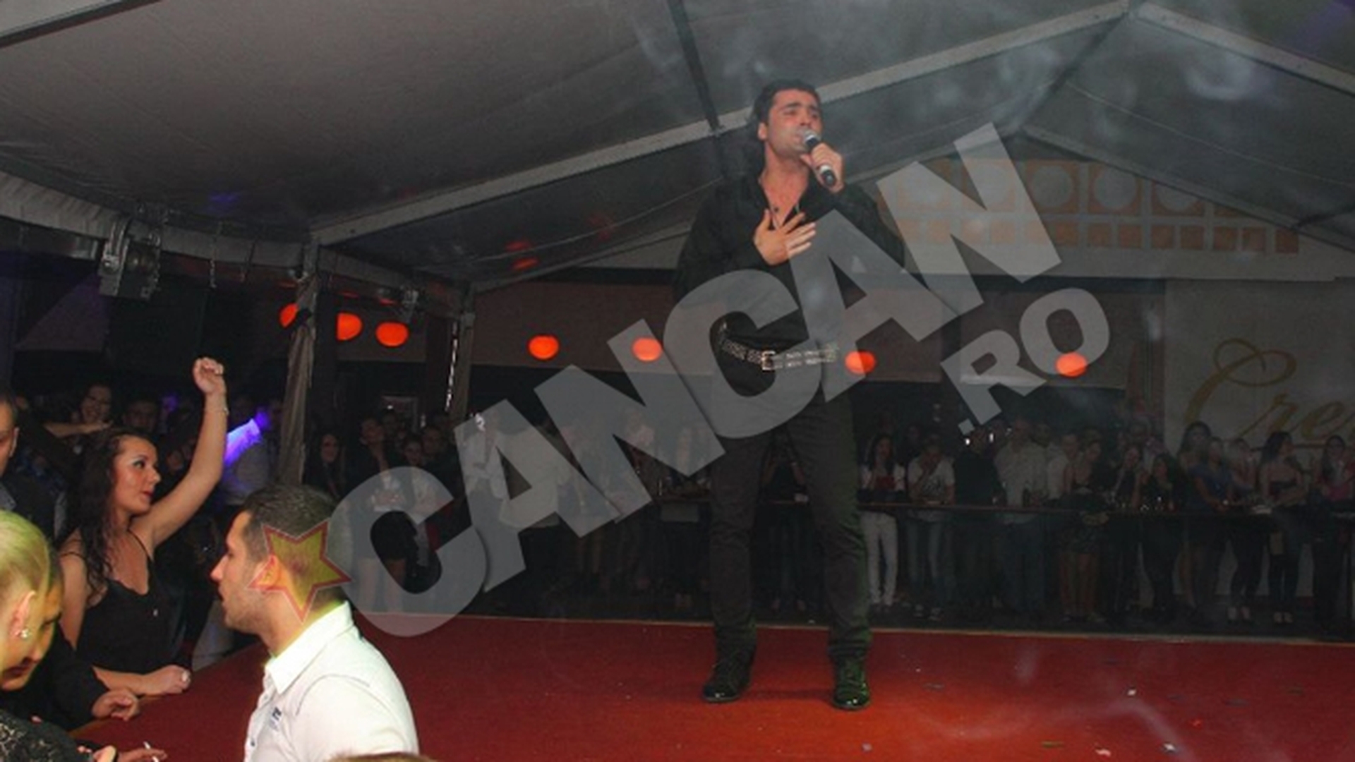 Pepe, asaltat de fane de toate varstele la Mamaia, in ultimul concert inainte de plecarea pe "Vaporul iubirii"