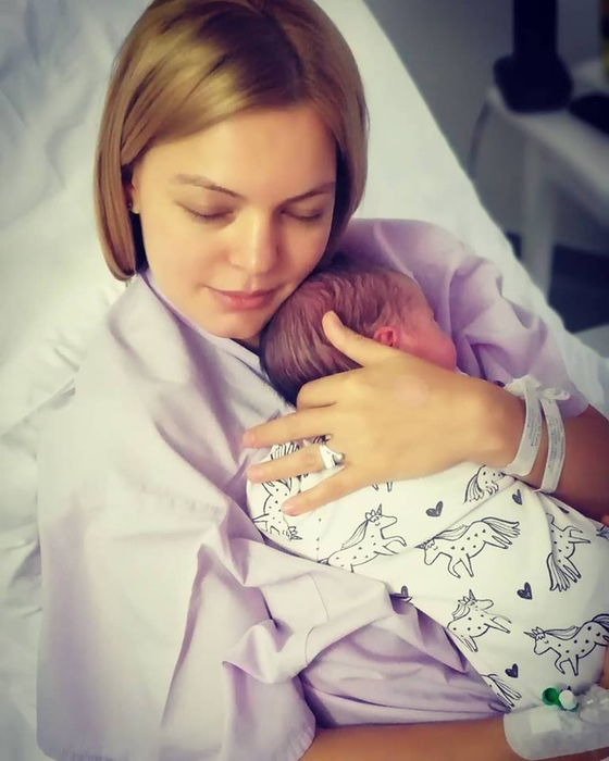 Lavinia Petrea a născut. Vedeta PRO TV și-a prezentat prințesa lumii întregi: “Karin este cu noi!”