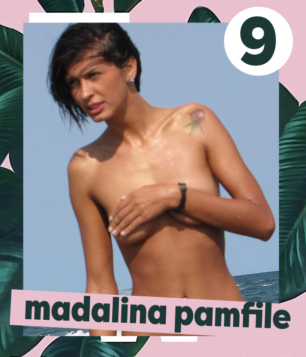Top 30 sexy-vedete care își „controlează” bustul în public