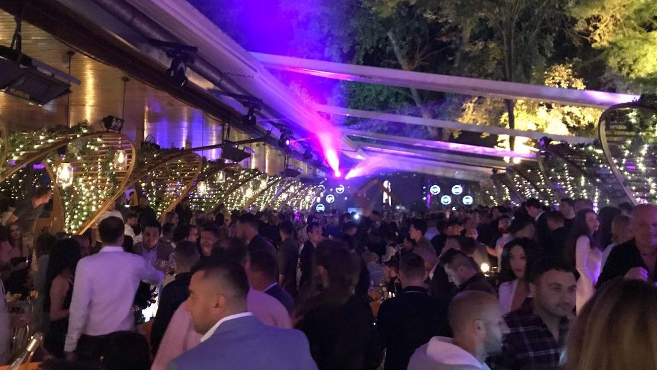 Surpriză! Actorul român care a "spart" 30.000 de euro în clubul Nuba din Mamaia! Clienţii au rămas mască atunci când au văzut cine e
