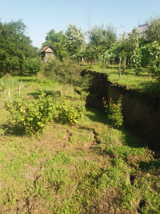 Localnici se tem că alunecarea de teren nu s-a oprit