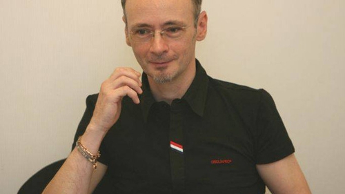 Au “fugit” cu taxiul din club! Primele imagini cu MIHAI ALBU şi „sosia” IULIEI!