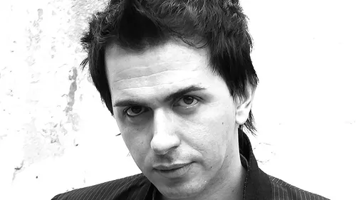 Keo a inlocuit-o pe Andreea Balan cu doi iepurasi Playboy! Vezi ce face artistul cu Gina Pistol si cu Cosmina Pasarin