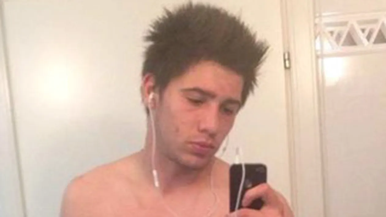 Stelea Senior e Arnold! Juniorul se pozeaza ca un cocalar si se crede Stallone!